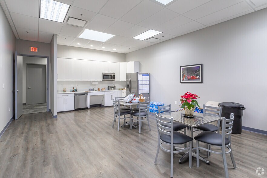 More Photos Of 1 Ivybrook Blvd, Warminster Township Light Distribution For Lease