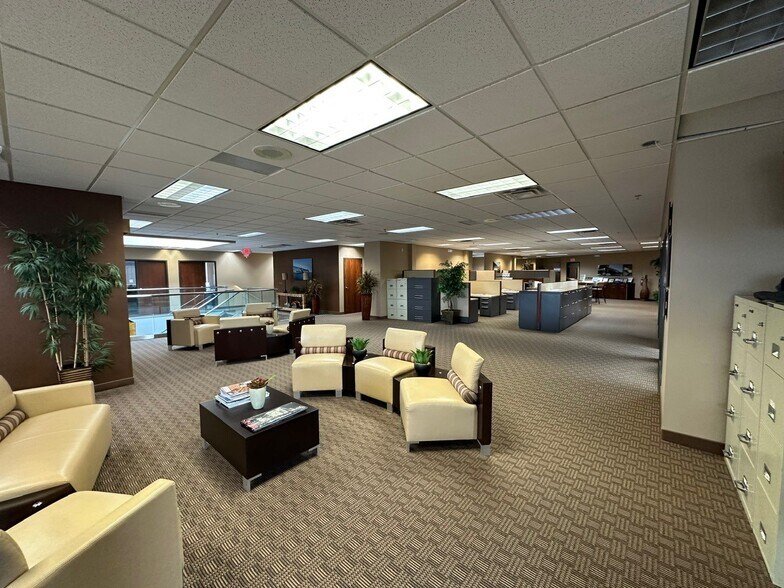 More Photos Of 24595 Groesbeck Hwy, Warren Office For Lease