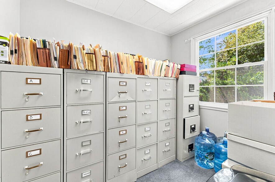 More Photos Of 17 Orchard St, New Bedford Office For Sale