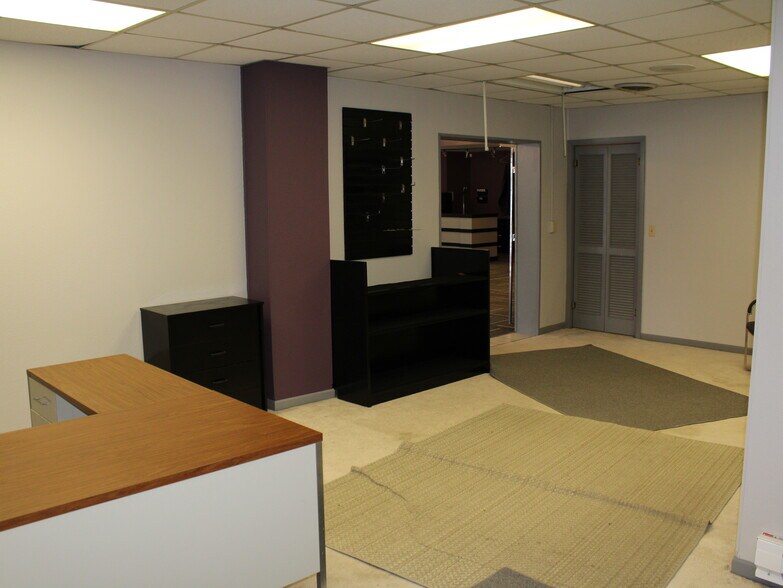 More Photos Of 407 S Main St, Fond Du Lac Storefront Retail Office For Lease