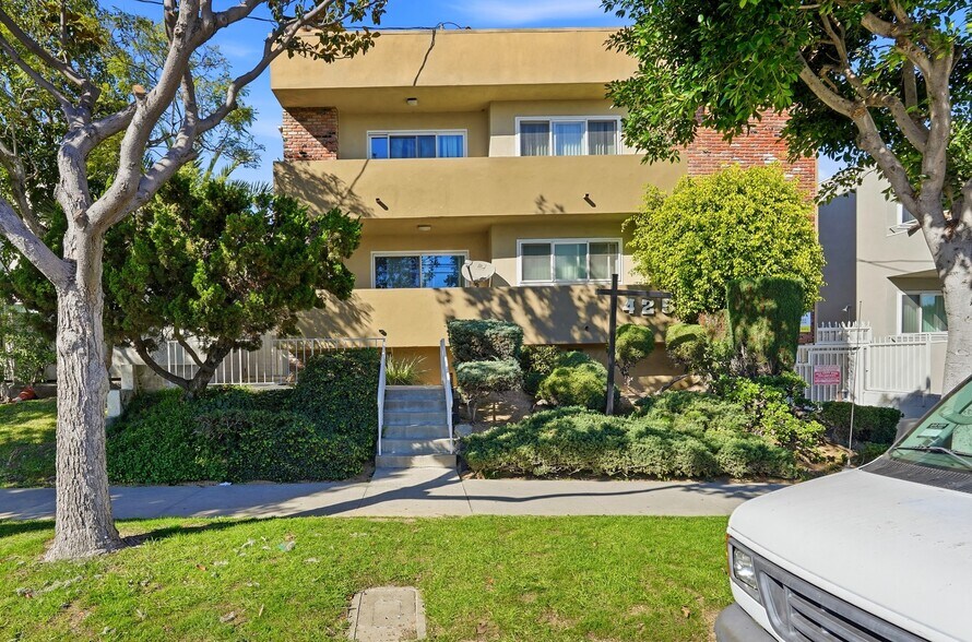 More Photos Of 425 E Tamarack Ave, Inglewood Apartments For Sale