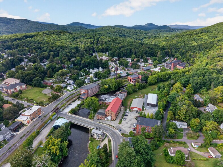 More Photos Of 420 Park St, Housatonic Flex For Sale