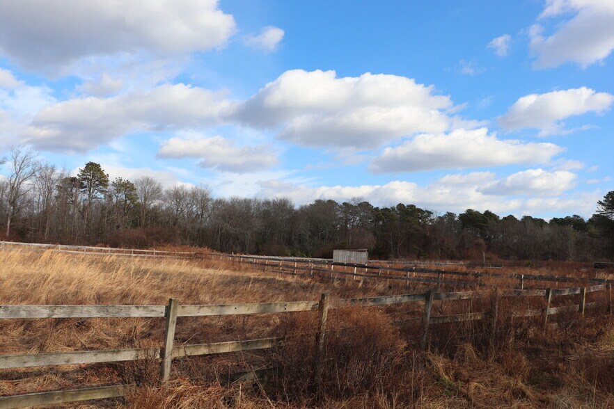 More Photos Of 919 Lakewood Farmingdale Rd, Howell Horse Stables For Lease