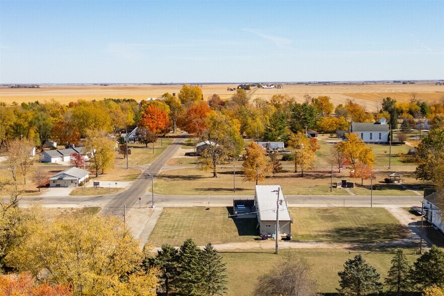 More Photos Of 110 SW Front St, Rutland Bar For Sale