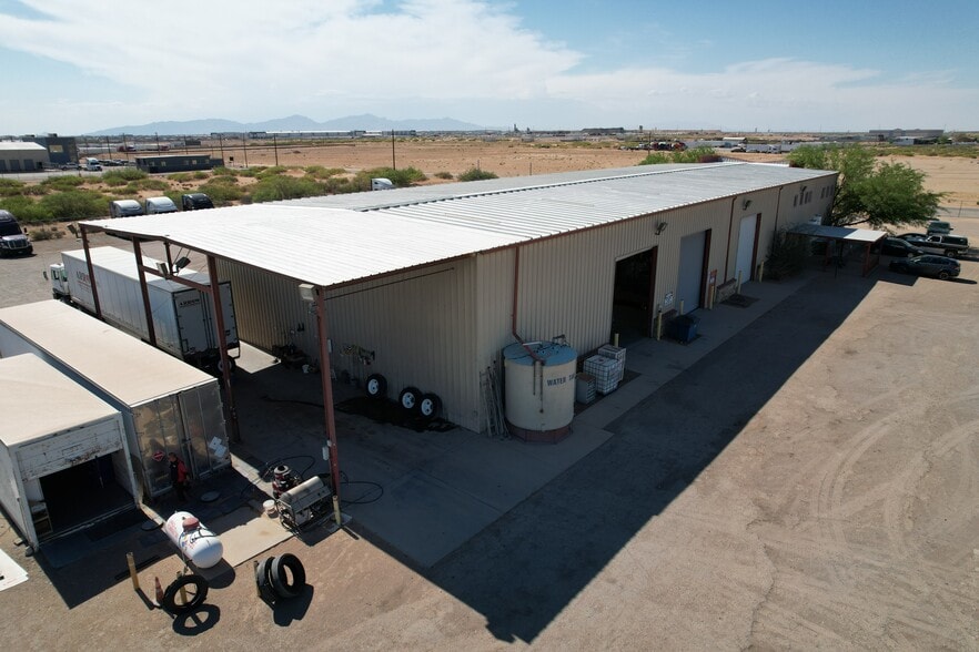 More Photos Of 1001 Berryville St, El Paso Warehouse For Sale