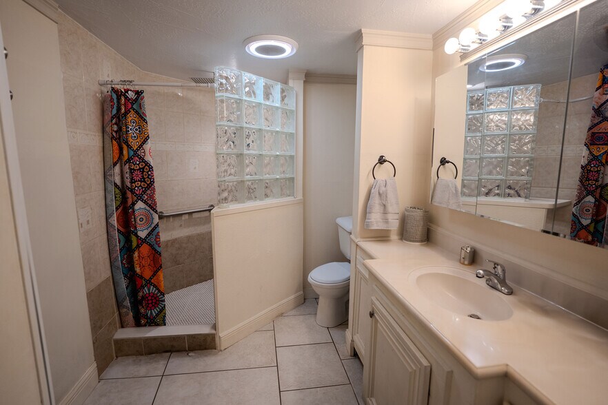 More Photos Of 5995 N Courtenay Pky, Merritt Island Light Manufacturing For Sale