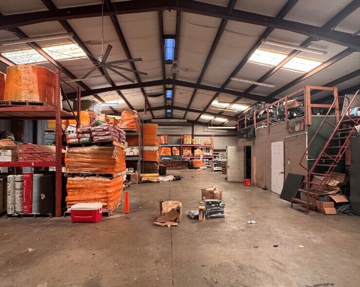 More Photos Of 3927 Exchange Ave, Naples Warehouse For Lease