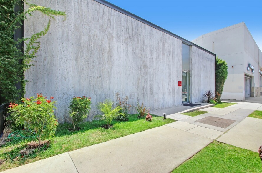 Primary Photo Of 110 N Doheny Dr, Beverly Hills Office For Sale