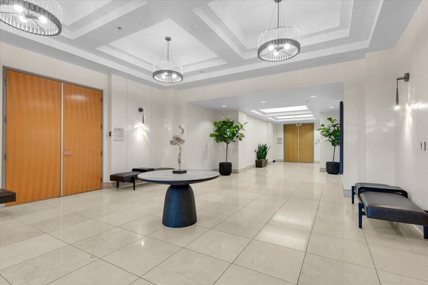 More Photos Of 1635 Village Center Cir, Las Vegas Coworking Space