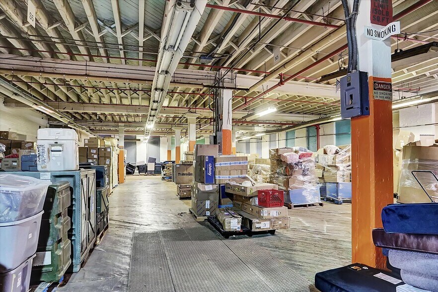 More Photos Of 701 E Hay St, York Warehouse For Lease
