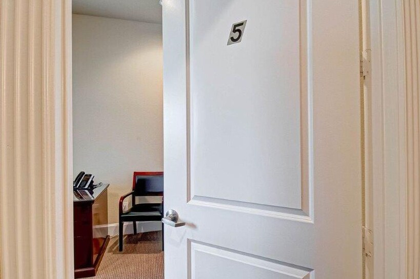 More Photos Of 303 Longmire Rd, Conroe Office For Lease