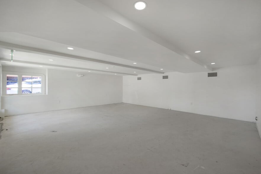 More Photos Of 2007 S Coast Hwy, Laguna Beach Storefront Retail Residential For Lease