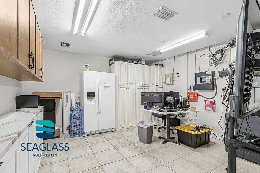 More Photos Of 3890 Veronica S Shoemaker Blvd, Fort Myers Warehouse For Sale