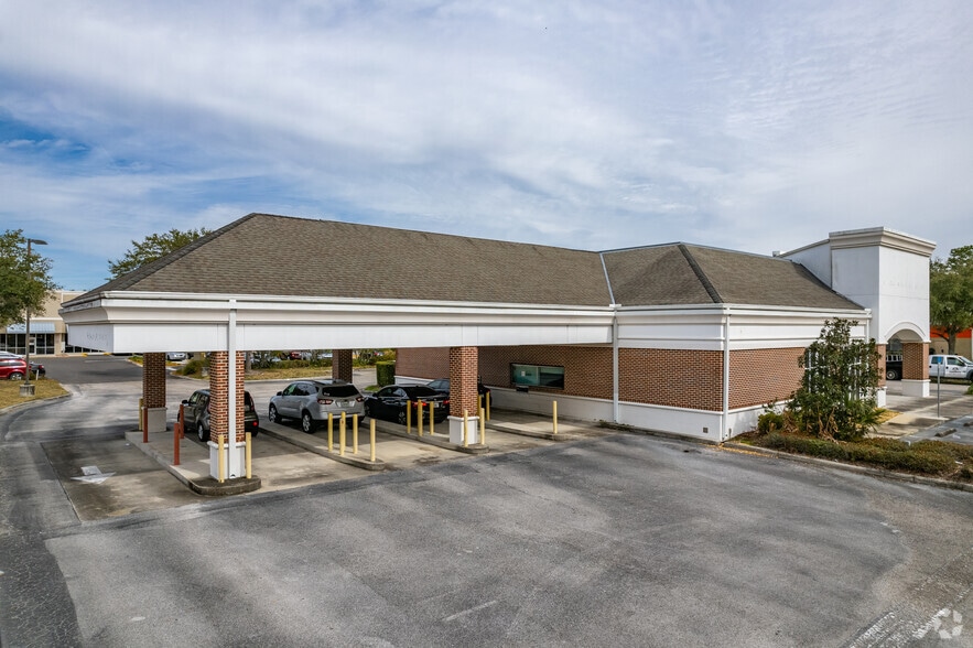 10950 Cross Creek Blvd, Tampa, FL 33647 Retail For Lease