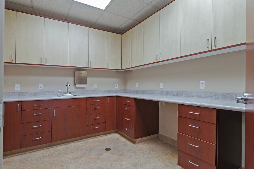 More Photos Of 320 W River Park Dr, Provo Medical For Sale