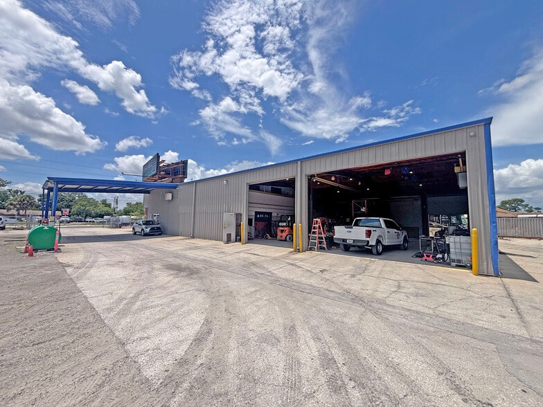 More Photos Of 307 N Goldenrod Rd, Orlando Warehouse For Lease