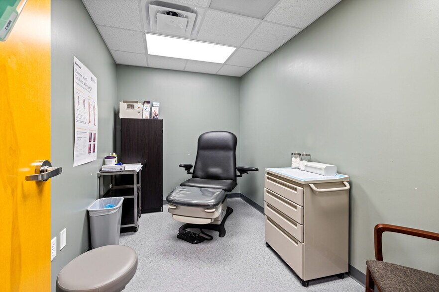 More Photos Of 1000 Crescent Green Dr, Cary Medical For Lease