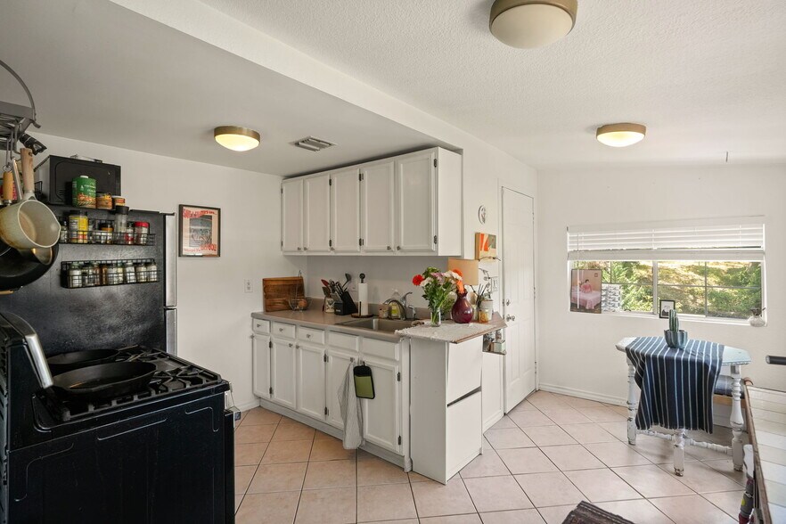 More Photos Of 2142 Baxter St, Los Angeles Apartments For Sale