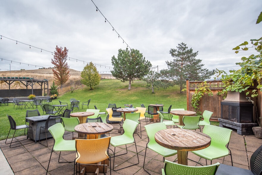 More Photos Of 5646 W Harrier Dr, Missoula Showroom For Sale