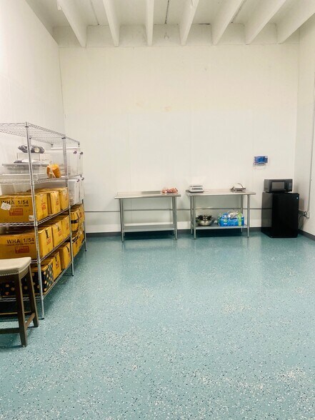 More Photos Of 1211 Okeechobee Rd, West Palm Beach Warehouse For Lease