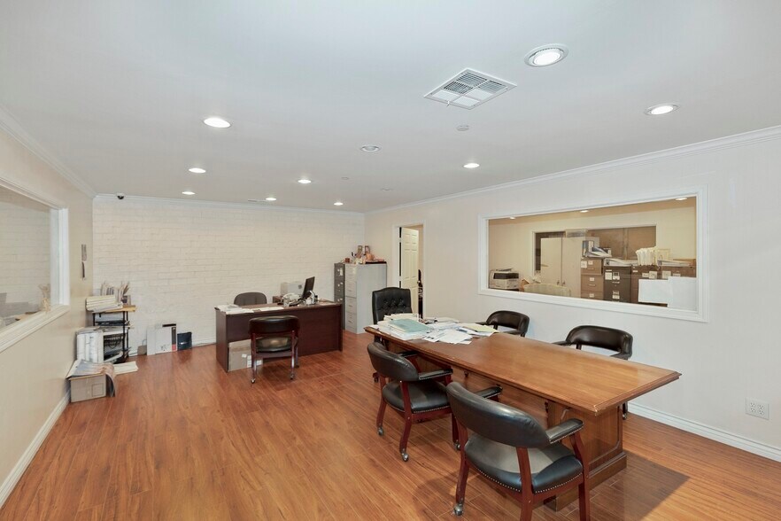 More Photos Of 1668 E 40th Pl, Los Angeles Manufacturing For Lease