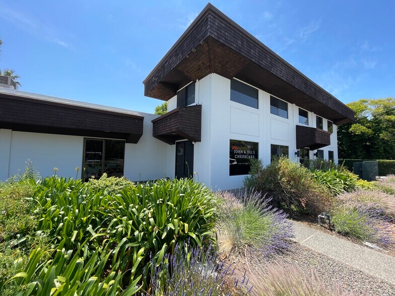 More Photos Of 4 Commercial Blvd, Novato Manufacturing For Lease