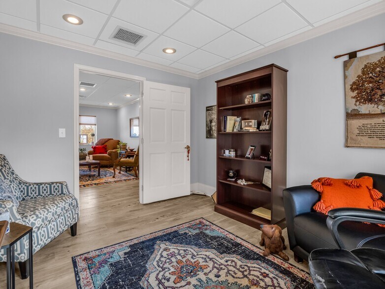 More Photos Of 1612 Asheville Hwy, Hendersonville Office For Sale