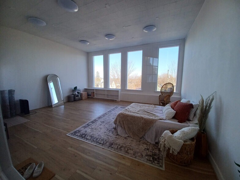 More Photos Of 1034 S 18th St, Manitowoc Flex For Lease