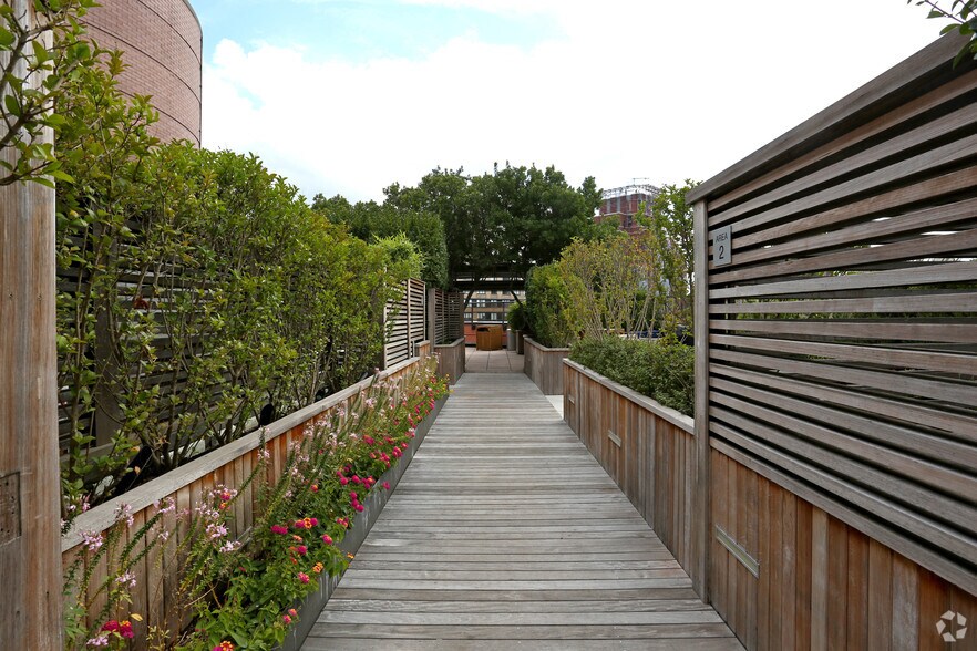 More Photos Of 175 E 96th St, New York Apartments For Lease