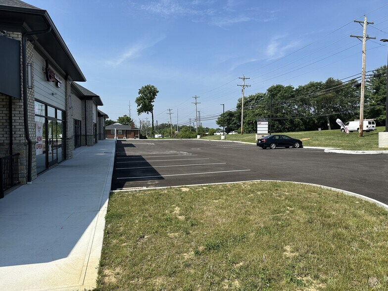 More Photos Of 9774 Cincinnati Columbus Rd, West Chester Storefront For Lease