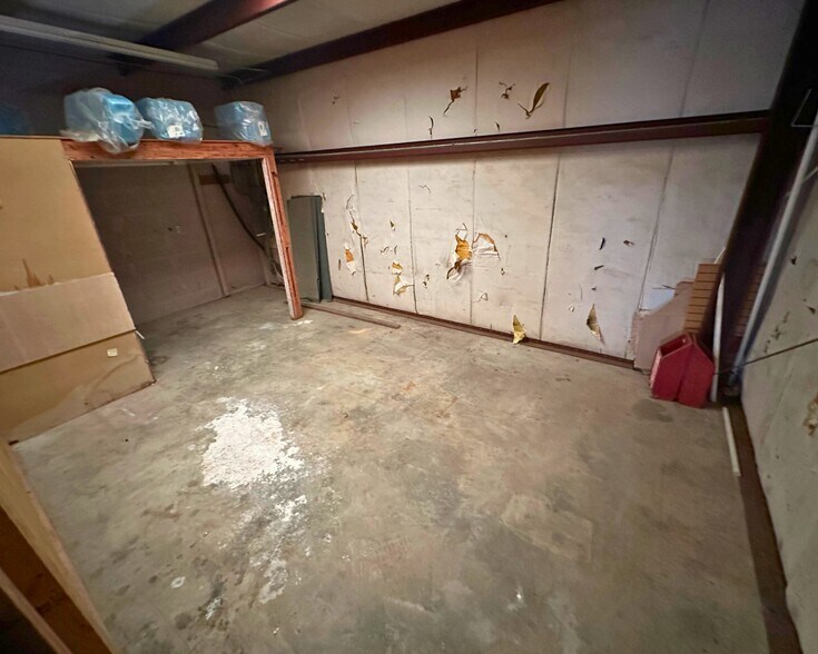 More Photos Of 110 N Fourth St, Spring Lake Light Manufacturing For Sale