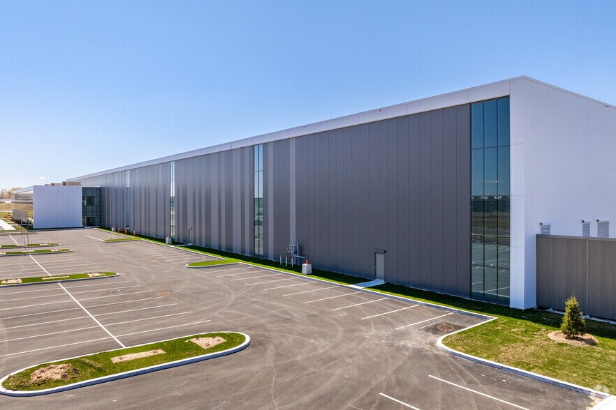 More Photos Of 3501 St De La Synergie, Vaudreuil-dorion Distribution For Lease