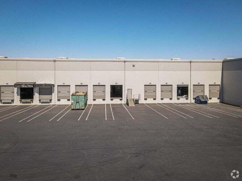 More Photos Of 4810 D St NW, Auburn Distribution For Lease