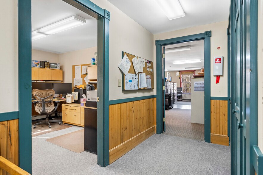 More Photos Of 1037 Wiscasset rd, Boothbay Flex For Sale