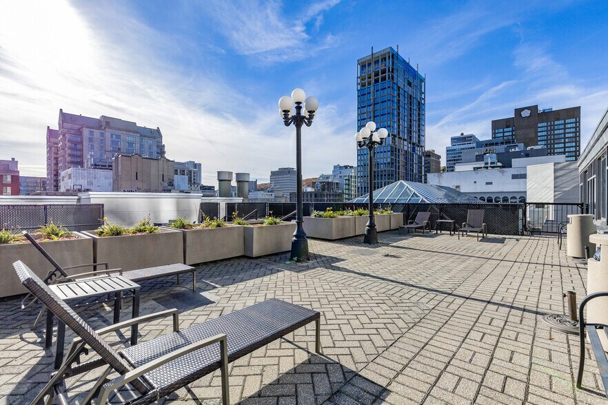 More Photos Of 1555 Rue Peel, Montréal Office For Lease