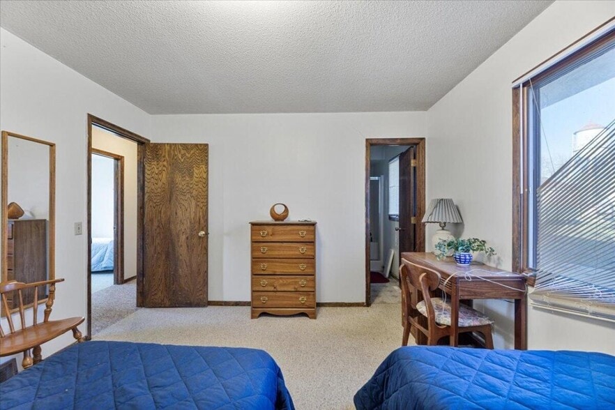 More Photos Of 21551 270th St, Mc Clelland Office For Sale