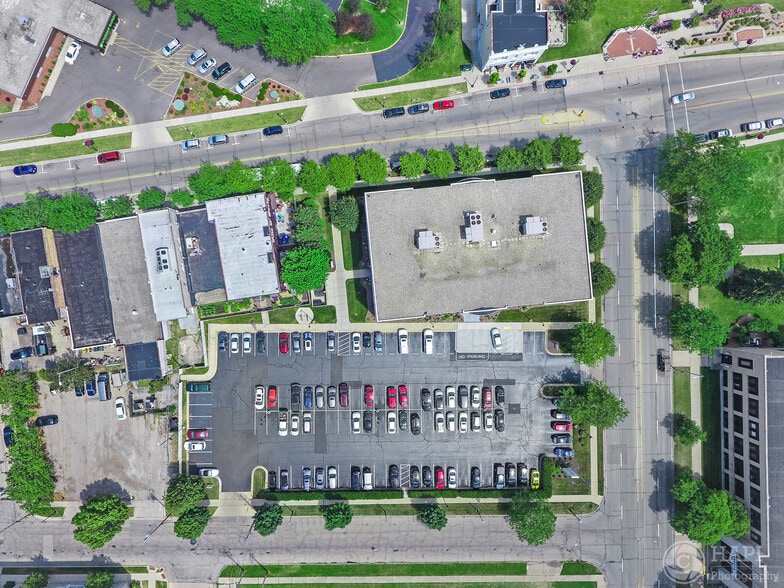 More Photos Of 600 52nd St, Kenosha Office For Lease