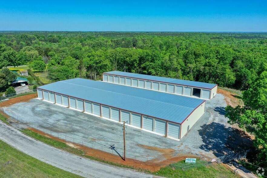 More Photos Of 50 Voss Ln, Huntingdon Self Storage For Sale