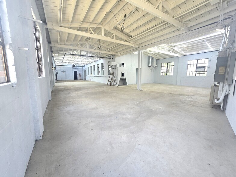 More Photos Of 224 Glenwood Ave, Bloomfield Warehouse For Lease