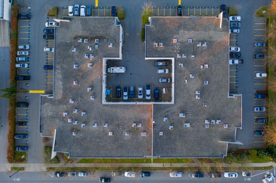 More Photos Of 998 Harbourside Dr, North Vancouver Showroom For Lease