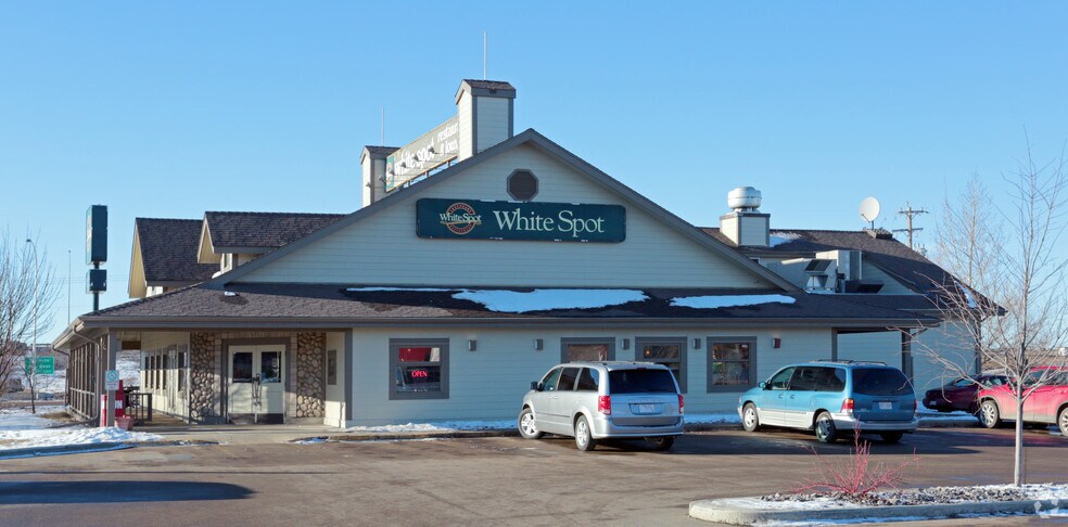Primary Photo Of 5230 50th Ave, Leduc Restaurant For Lease