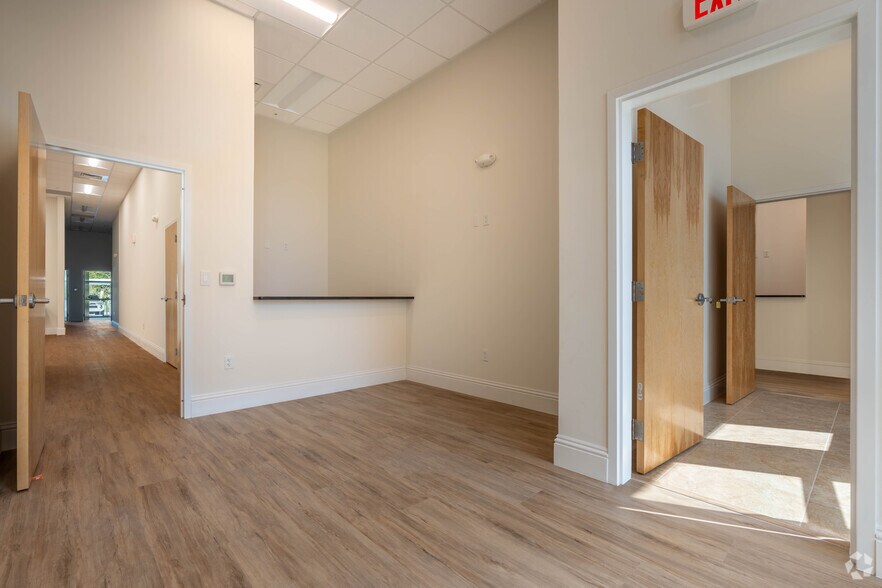 More Photos Of 15701 S Tamiami Trl, Fort Myers Office For Lease