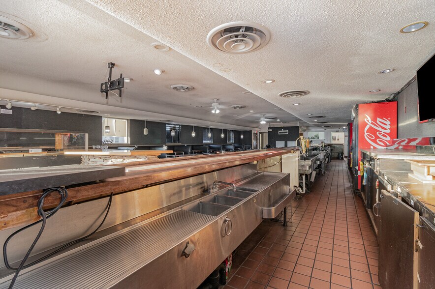 More Photos Of 1220 Rice St, Saint Paul Supermarket For Sale