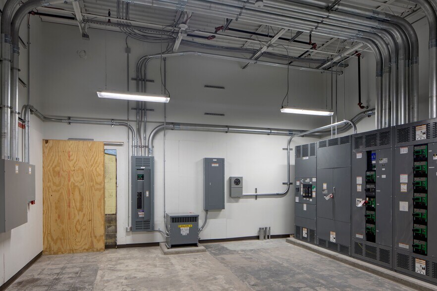 More Photos Of 36 Middlesex Tpke, Bedford Research And Development For Lease