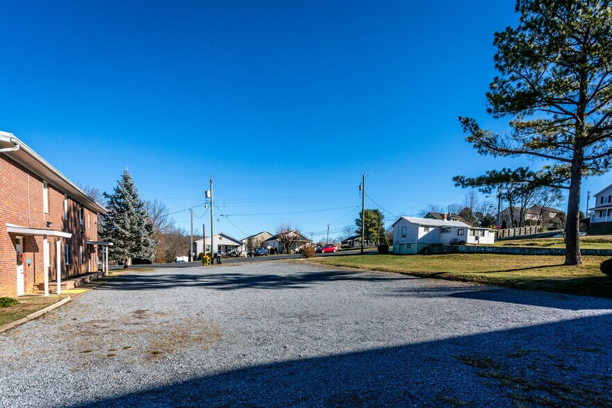 More Photos Of 2408 Hickory St, Staunton Religious Facility For Sale