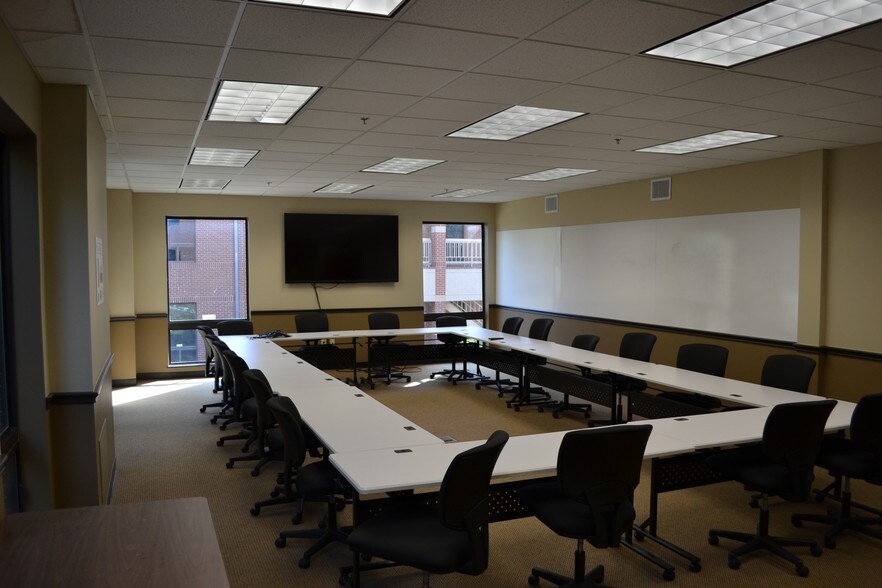 More Photos Of 6101 W Courtyard Dr, Austin Office For Sale