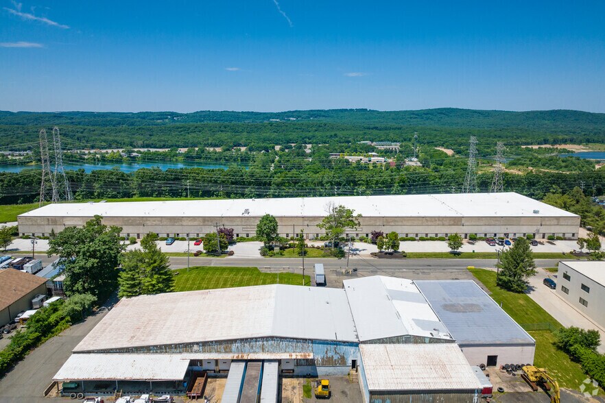 More Photos Of 102 Iron Mountain Rd, Mine Hill Warehouse For Lease
