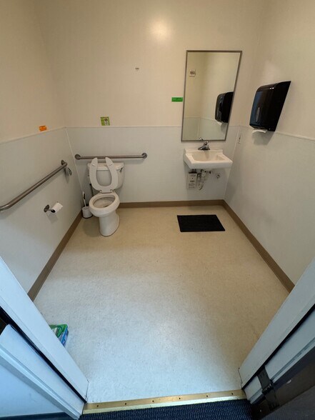 More Photos Of 1080 Broadway, Millbrae General Retail For Lease