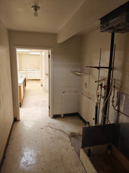 More Photos Of 208 1st St, McCook Office For Sale