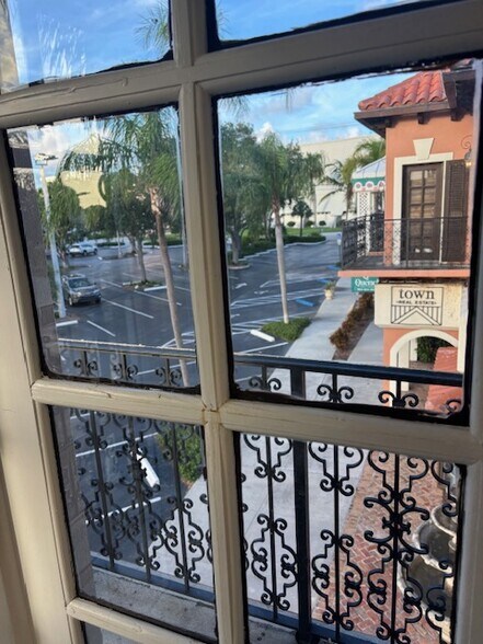 More Photos Of 3000 N Federal Hwy, Fort Lauderdale Storefront For Lease